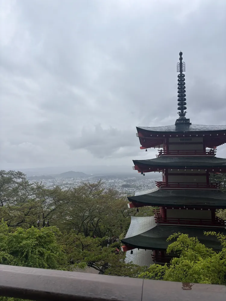 The Arakura Fuji Sengen Shrine pagoda with Mount Fuji beyond